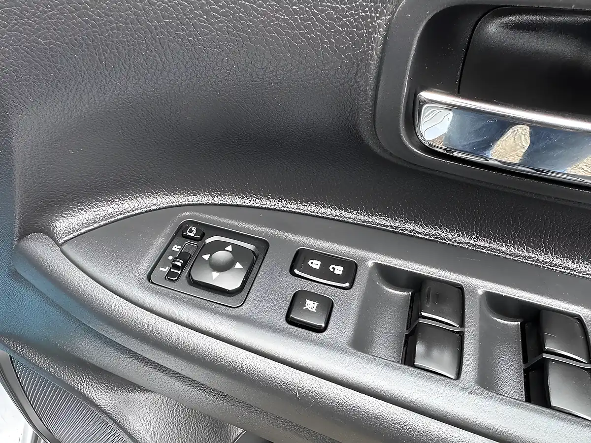 Used 2014 Mitsubishi Outlander GX4h Grey - Interior and Exterior details 15