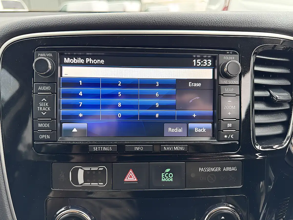 Used 2014 Mitsubishi Outlander GX4h Grey - Interior and Exterior details 18