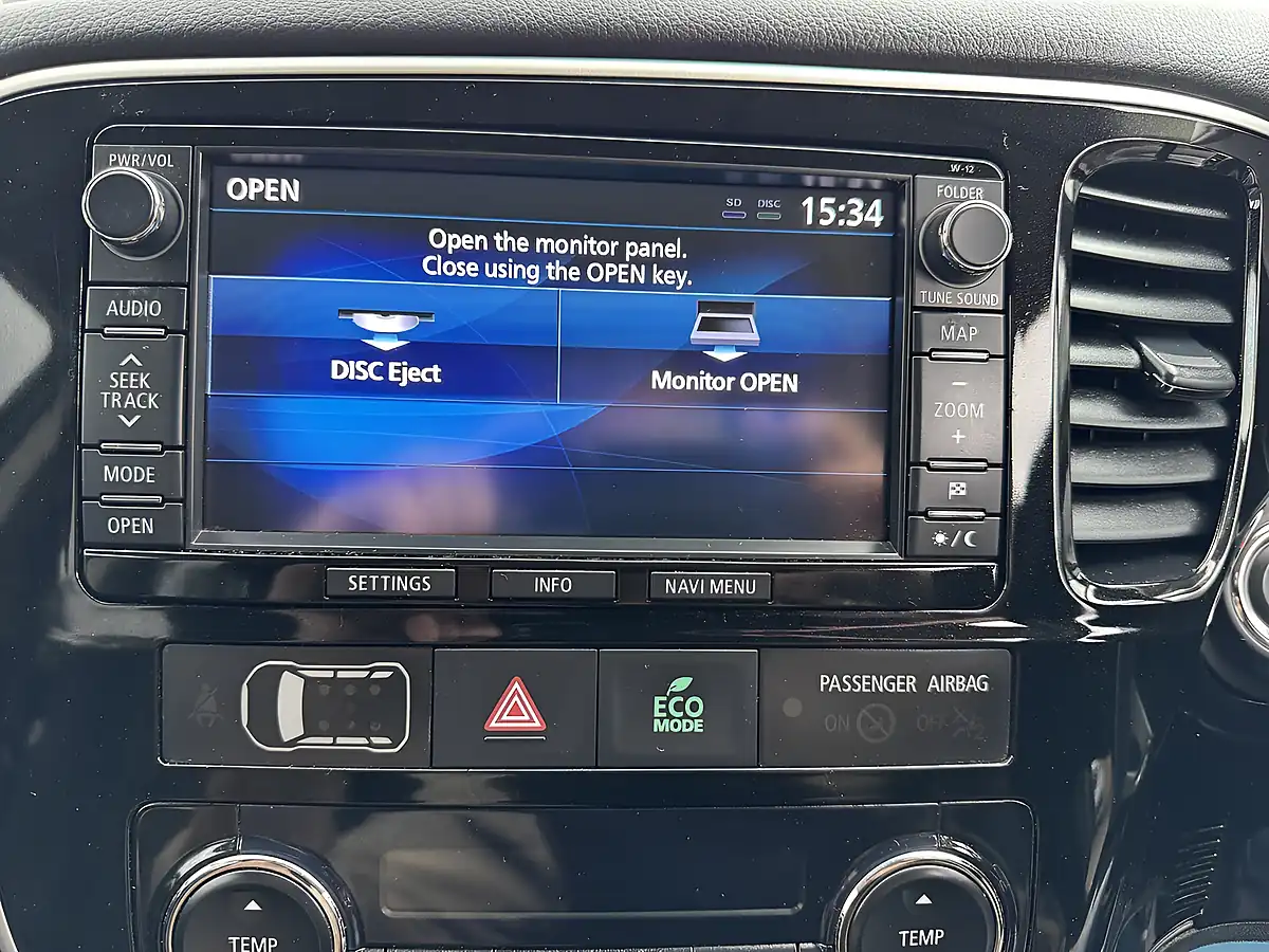 Used 2014 Mitsubishi Outlander GX4h Grey - Interior and Exterior details 19