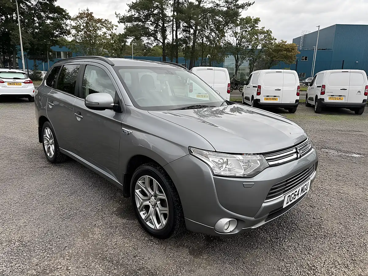Used 2014 Mitsubishi Outlander GX4h Grey - Interior and Exterior details 3