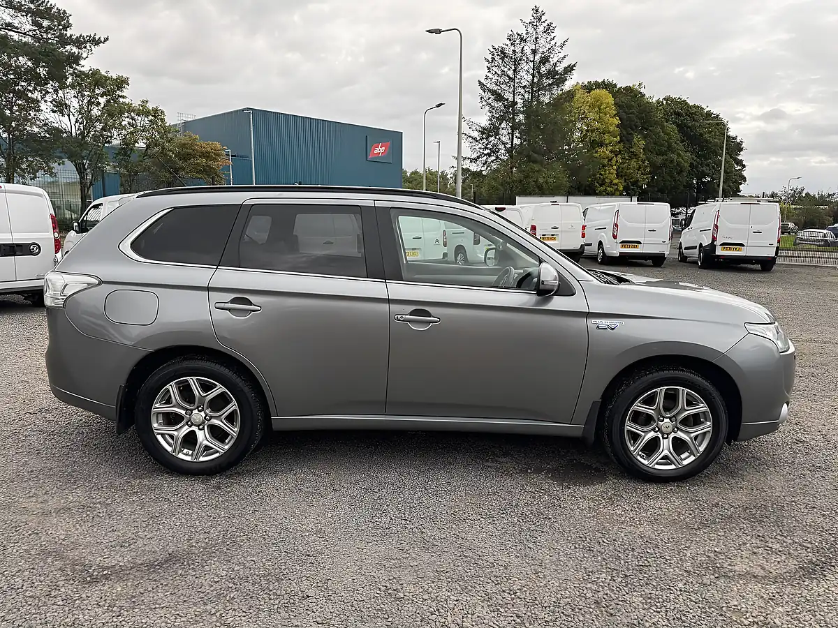 Used 2014 Mitsubishi Outlander GX4h Grey - Interior and Exterior details 4