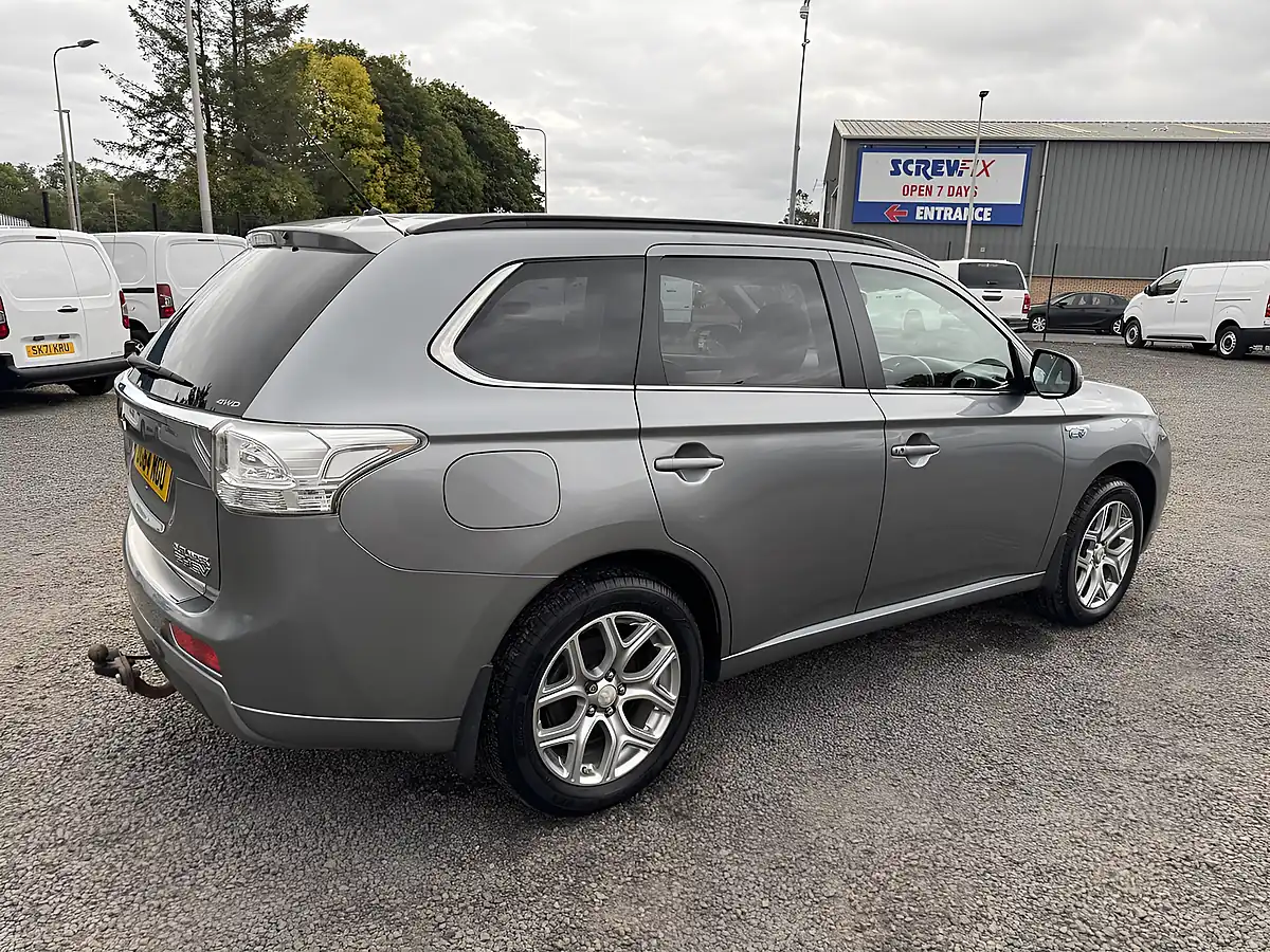 Used 2014 Mitsubishi Outlander GX4h Grey - Interior and Exterior details 5