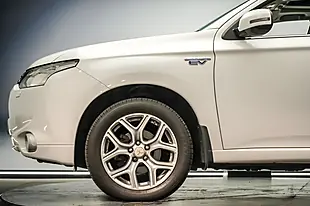Used 2014 Mitsubishi Outlander GX4h White - Interior and Exterior details 11