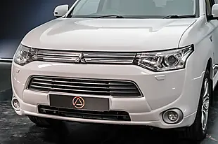Used 2014 Mitsubishi Outlander GX4h White - Interior and Exterior details 12