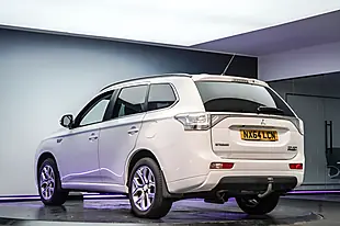 Used 2014 Mitsubishi Outlander GX4h White - Interior and Exterior details 14