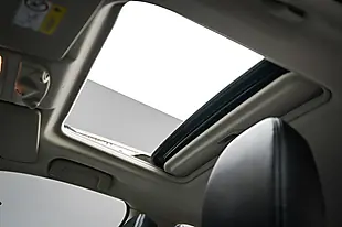 Used 2014 Mitsubishi Outlander GX4h White - Interior and Exterior details 3
