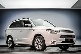 Used 2014 Mitsubishi Outlander GX4h White - Interior and Exterior details 6