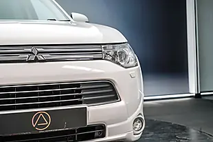 Used 2014 Mitsubishi Outlander GX4h White - Interior and Exterior details 7