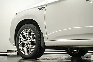 Used 2014 Mitsubishi Outlander GX4h White - Interior and Exterior details 9
