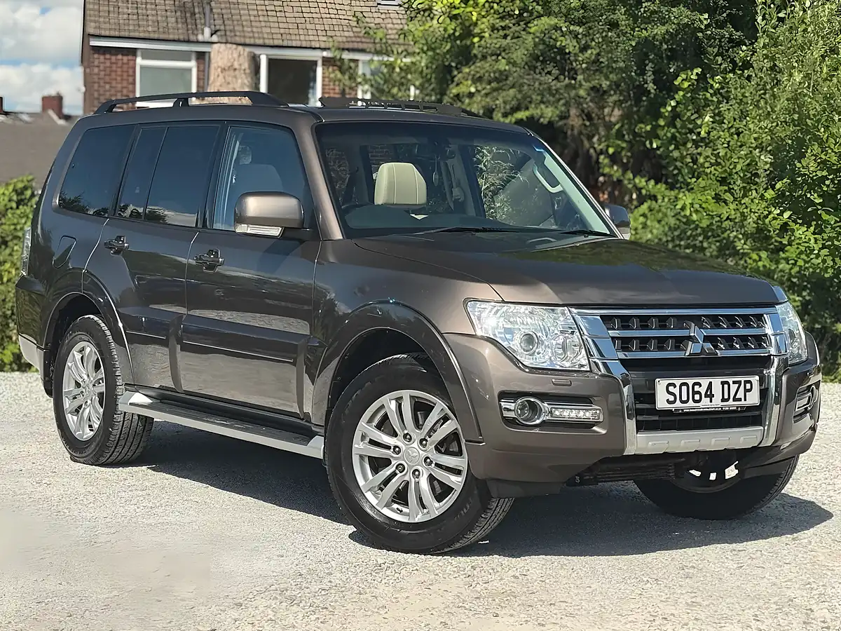 Used 2014 Mitsubishi Shogun SG3 Brown - Front View