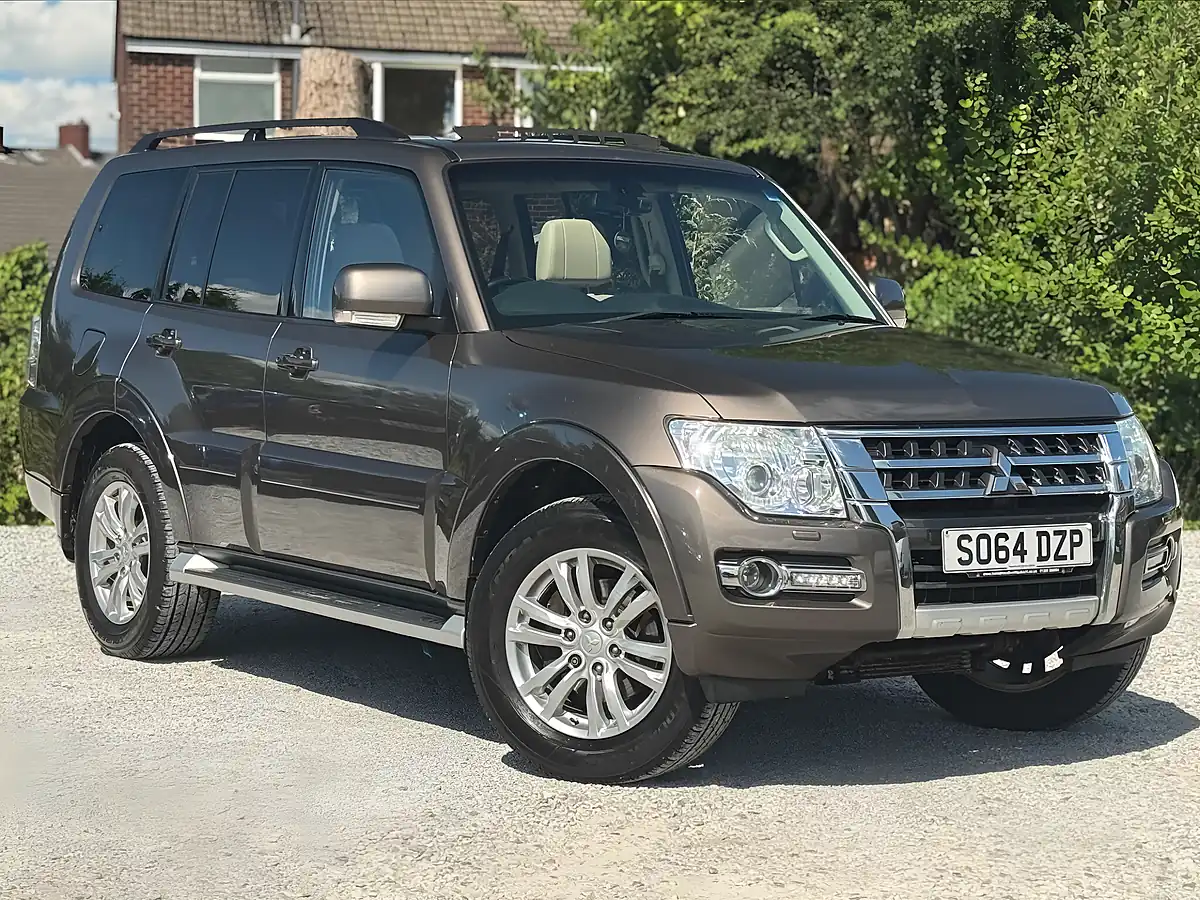 Used 2014 Mitsubishi Shogun SG3 Brown - Interior and Exterior details 12