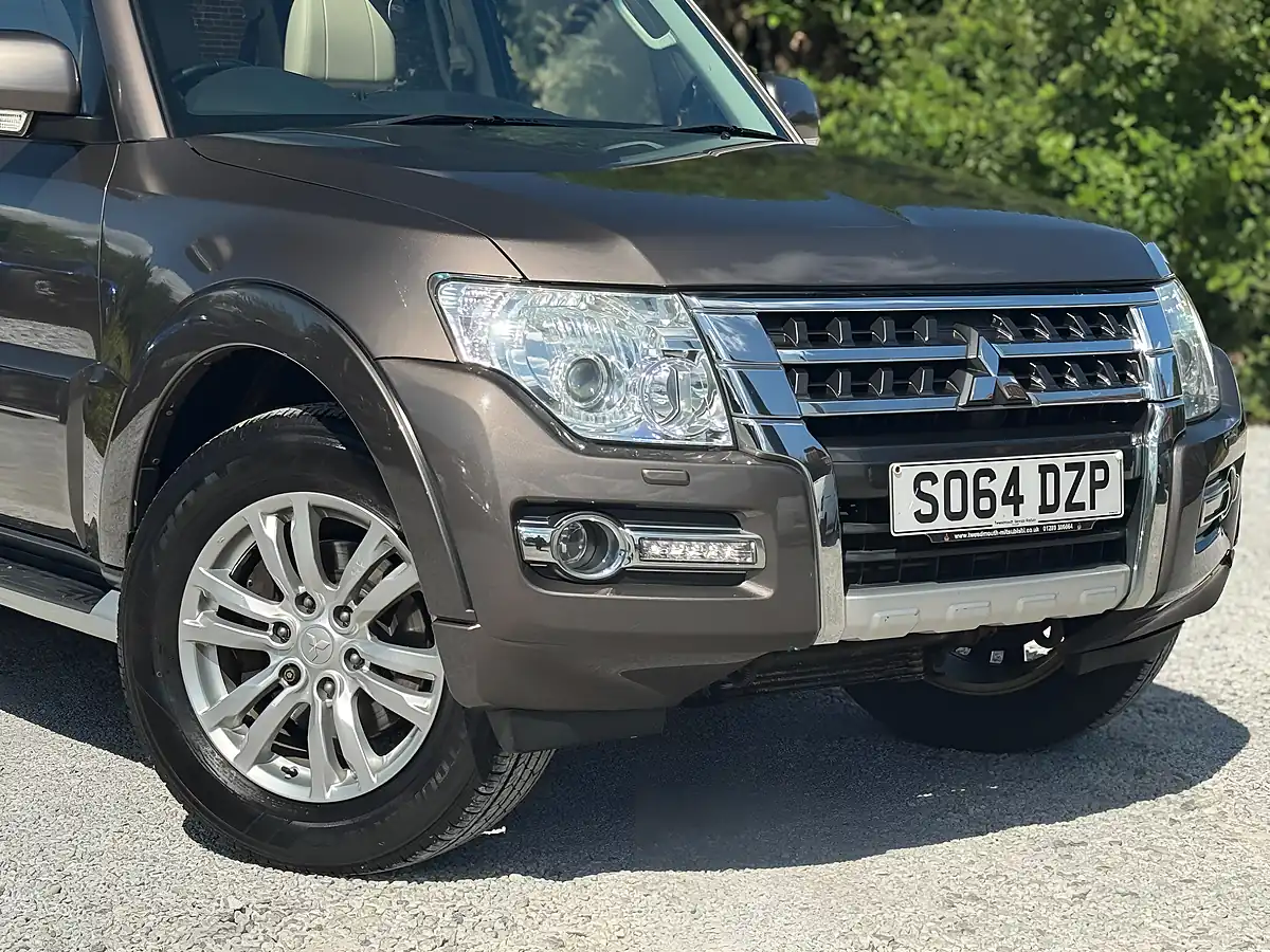 Used 2014 Mitsubishi Shogun SG3 Brown - Interior and Exterior details 16
