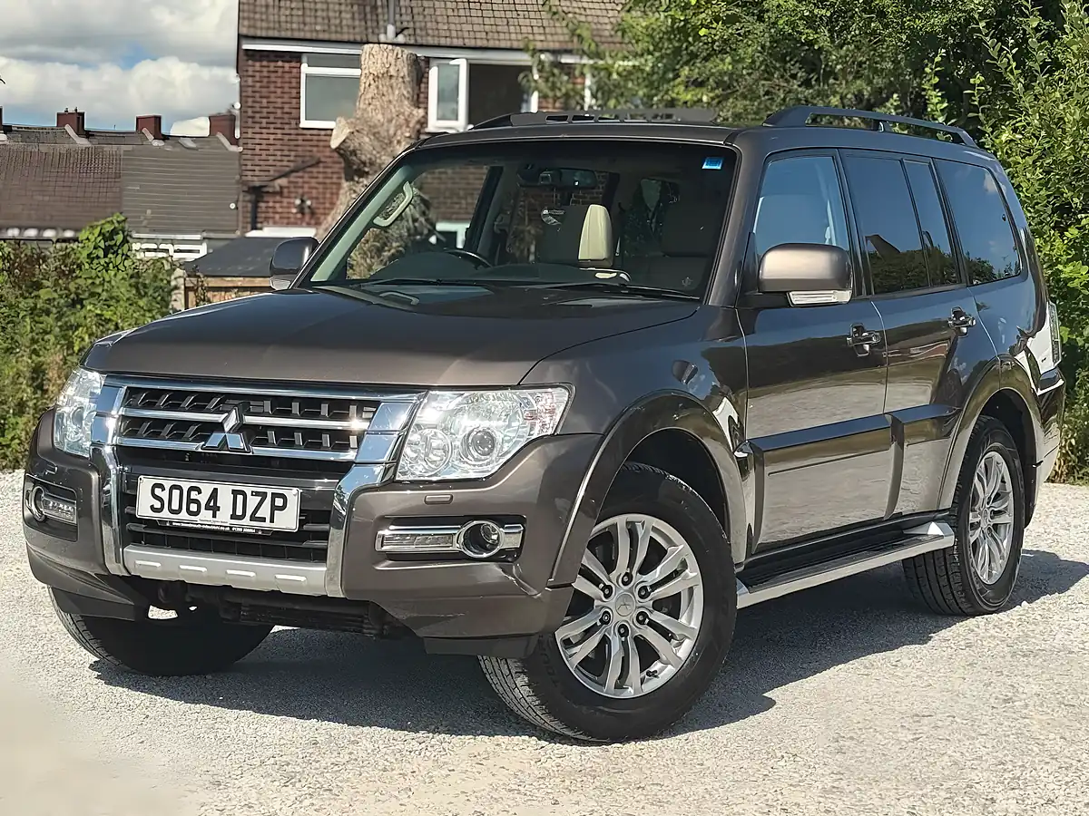 Used 2014 Mitsubishi Shogun SG3 Brown - Interior and Exterior details 2