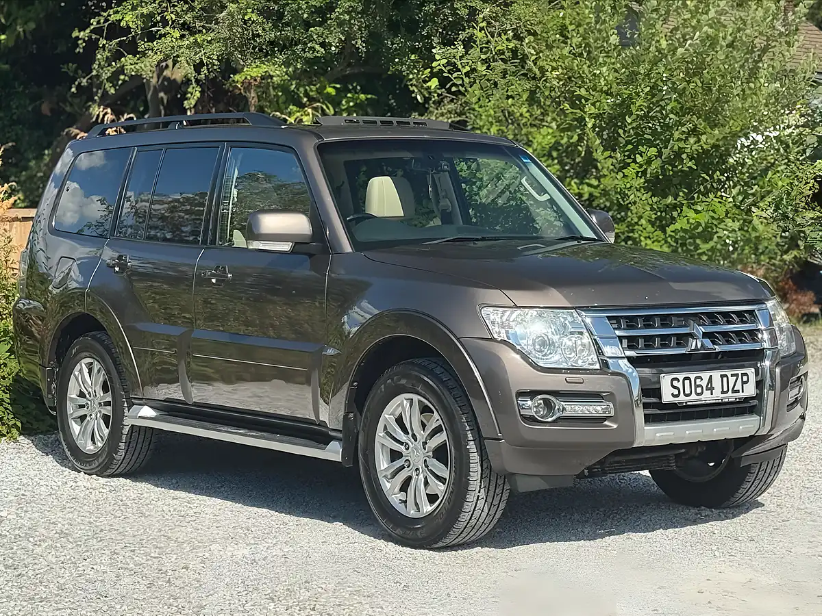Used 2014 Mitsubishi Shogun SG3 Brown - Interior and Exterior details 3