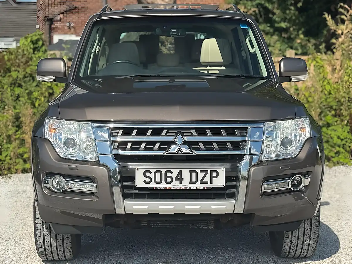 Used 2014 Mitsubishi Shogun SG3 Brown - Interior and Exterior details 5