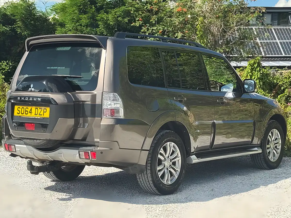 Used 2014 Mitsubishi Shogun SG3 Brown - Interior and Exterior details 9