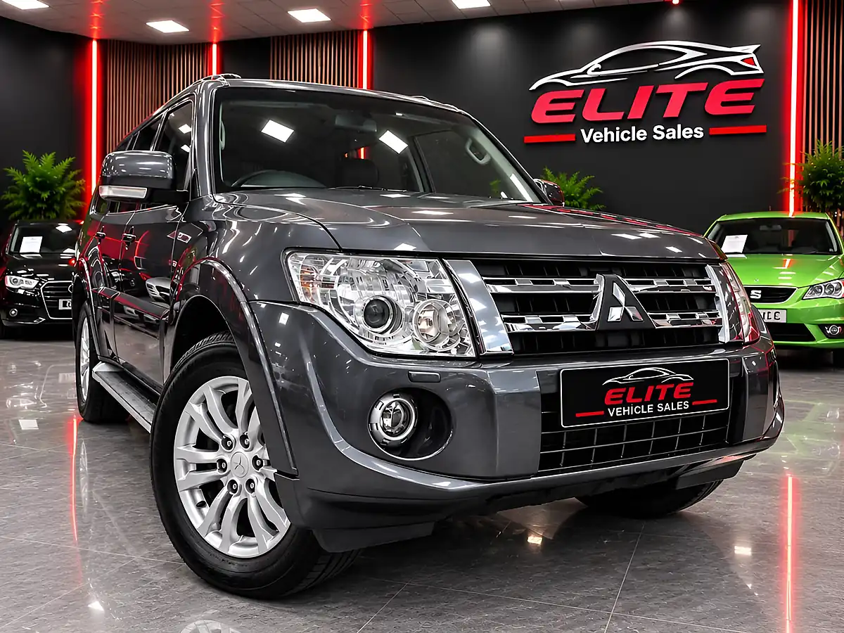 Used 2014 Mitsubishi Shogun SG3 Grey - Front View