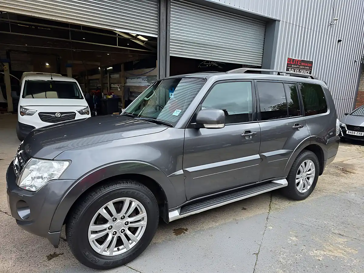 Used 2014 Mitsubishi Shogun SG3 Grey - Interior and Exterior details 12