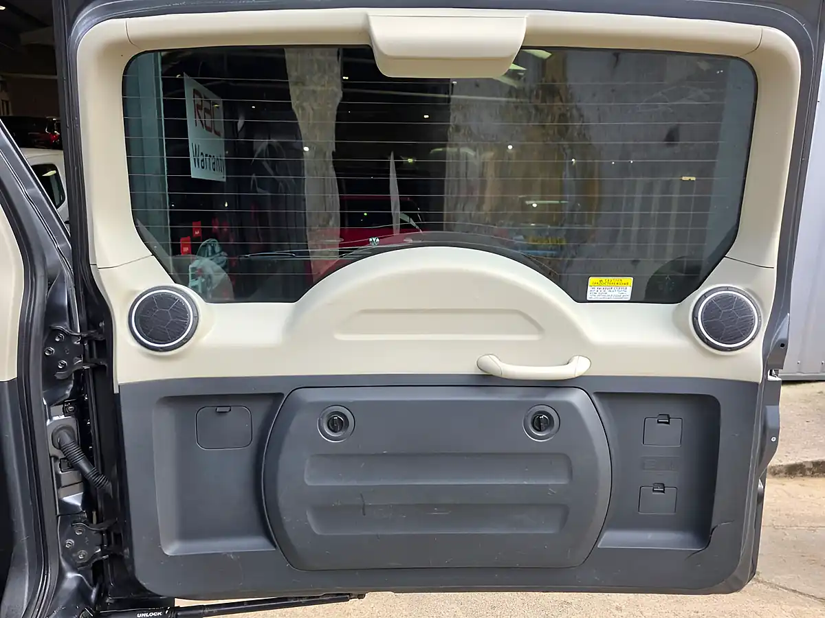 Used 2014 Mitsubishi Shogun SG3 Grey - Interior and Exterior details 13