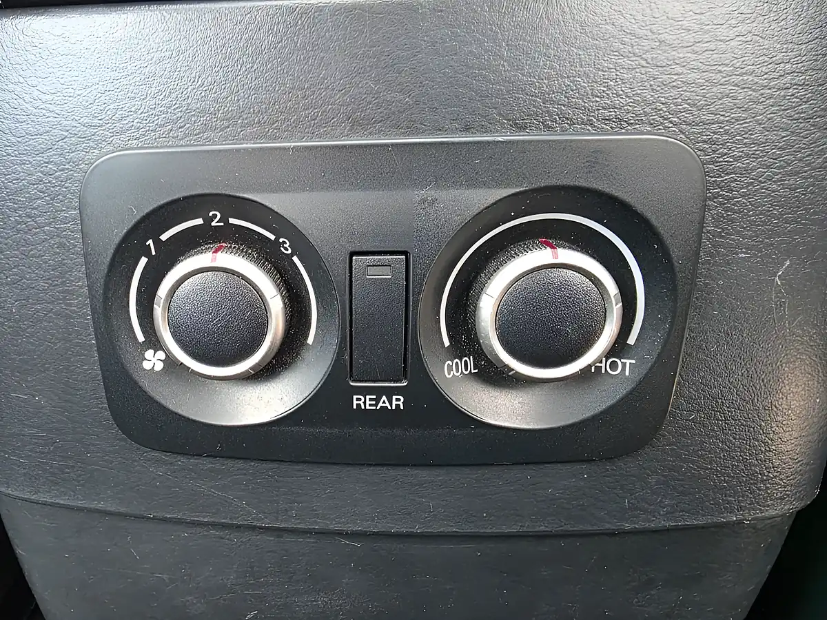 Used 2014 Mitsubishi Shogun SG3 Grey - Interior and Exterior details 14