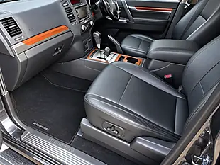 Used 2014 Mitsubishi Shogun SG3 Grey - Interior and Exterior details 17