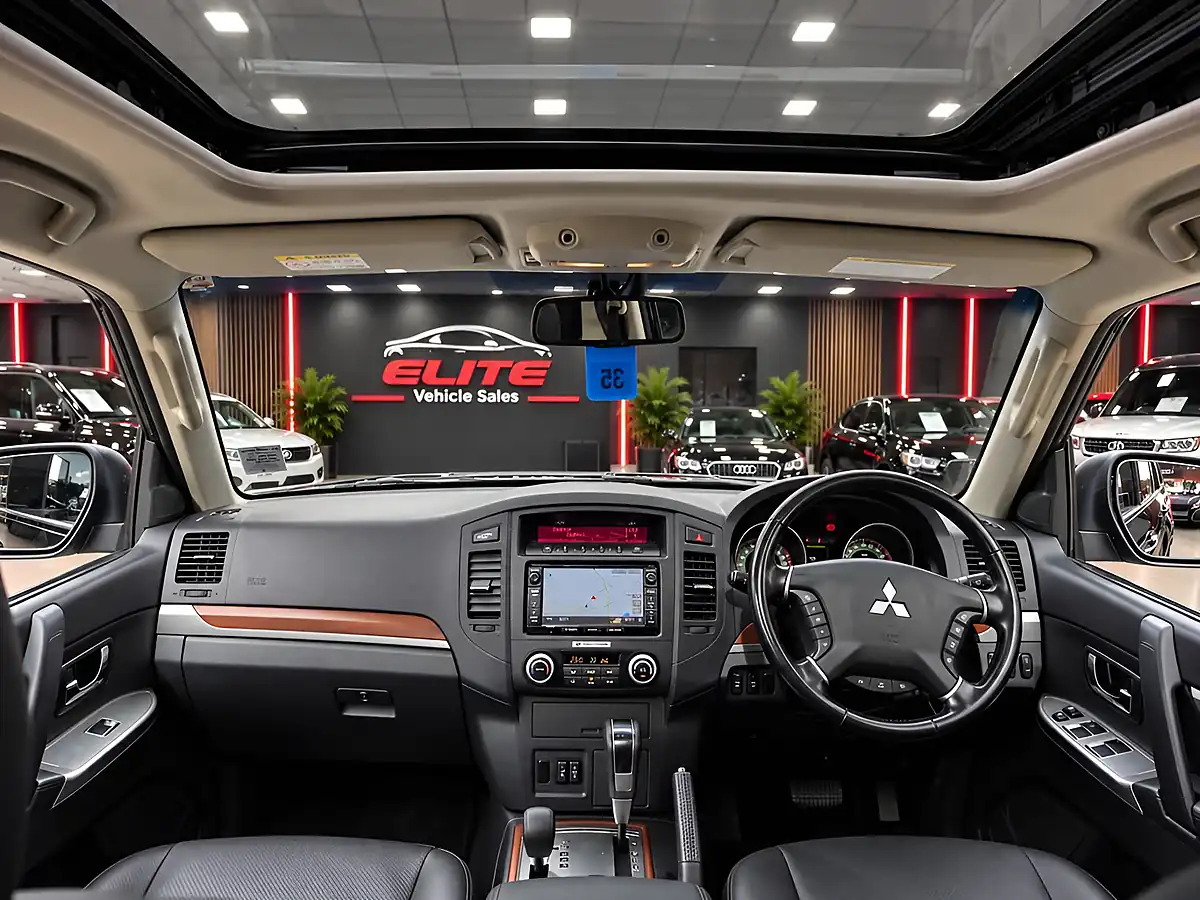 Used 2014 Mitsubishi Shogun SG3 Grey - Interior and Exterior details 5