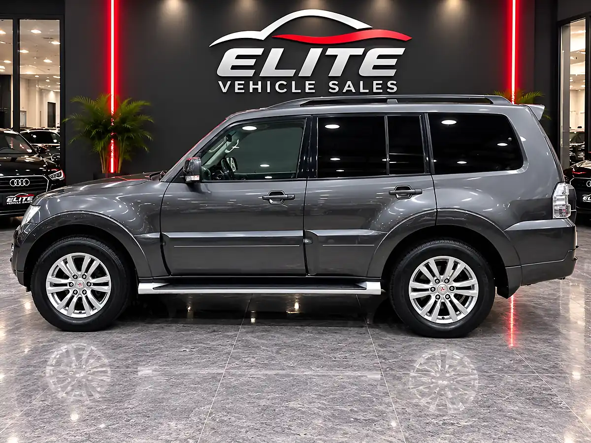 Used 2014 Mitsubishi Shogun SG3 Grey - Interior and Exterior details 6