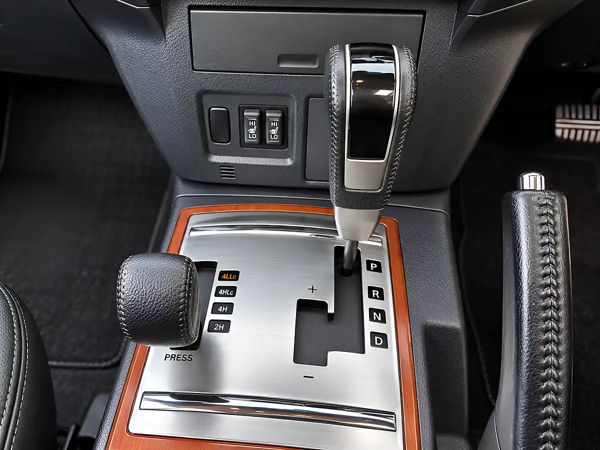 Used 2014 Mitsubishi Shogun SG3 Grey - Interior and Exterior details 7