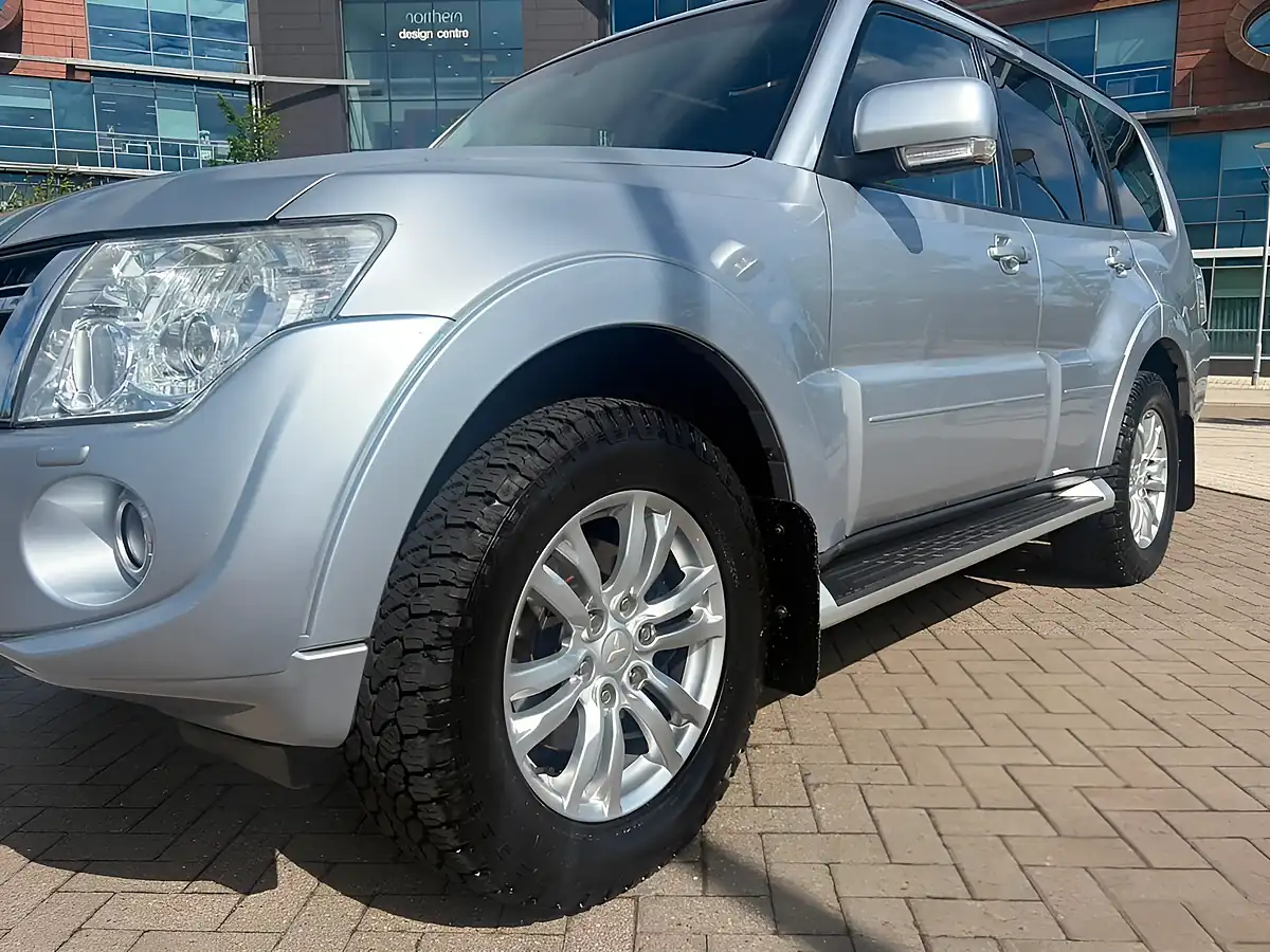 Used 2014 Mitsubishi Shogun SG3 Silver - Interior and Exterior details 10