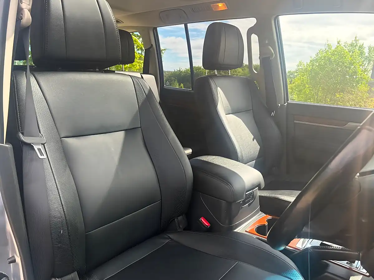 Used 2014 Mitsubishi Shogun SG3 Silver - Interior and Exterior details 16