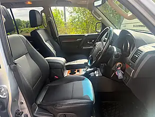 Used 2014 Mitsubishi Shogun SG3 Silver - Interior and Exterior details 18