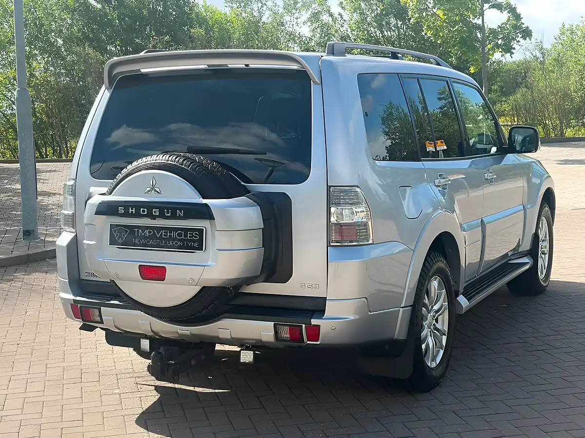 Used 2014 Mitsubishi Shogun SG3 Silver - Interior and Exterior details 4