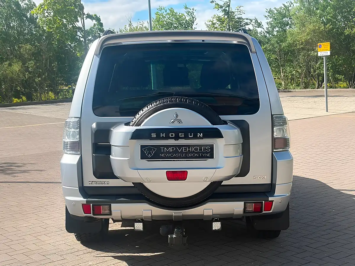 Used 2014 Mitsubishi Shogun SG3 Silver - Interior and Exterior details 5