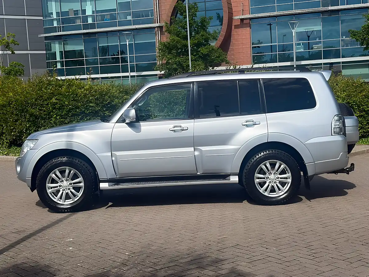 Used 2014 Mitsubishi Shogun SG3 Silver - Interior and Exterior details 6
