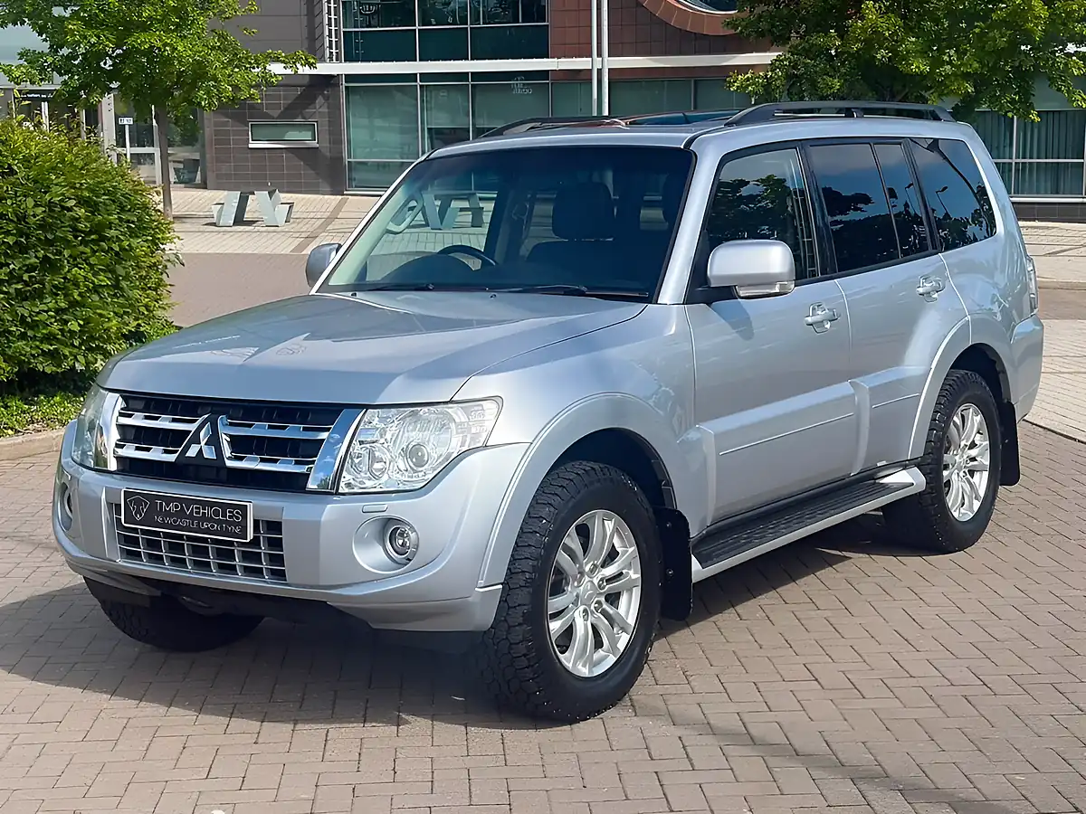 Used 2014 Mitsubishi Shogun SG3 Silver - Interior and Exterior details 7