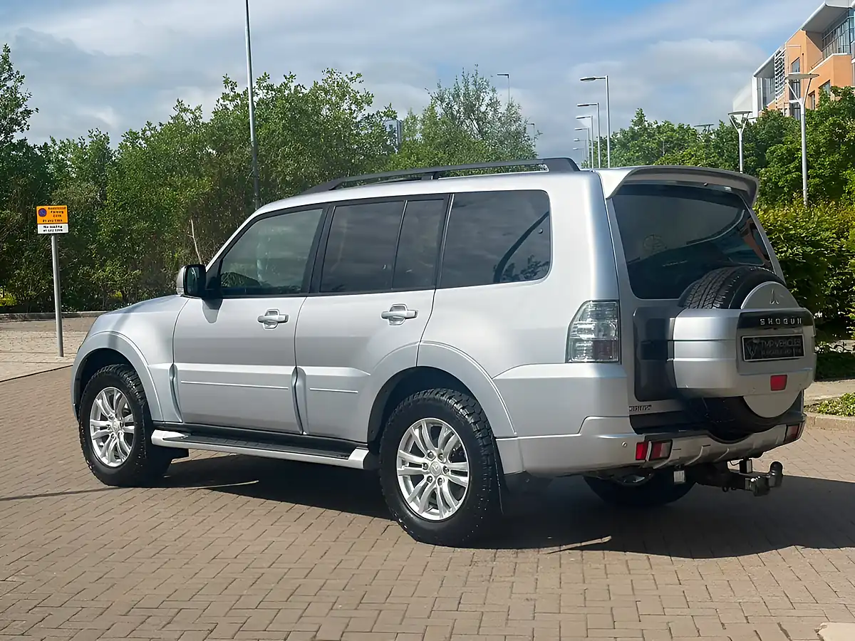 Used 2014 Mitsubishi Shogun SG3 Silver - Interior and Exterior details 8