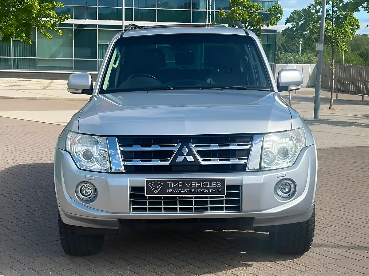 Used 2014 Mitsubishi Shogun SG3 Silver - Interior and Exterior details 9