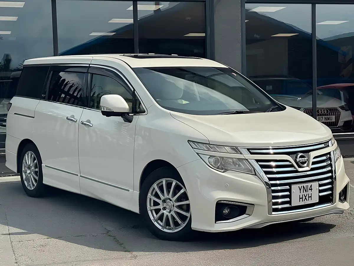 Used 2014 Nissan Elgrand Exclusive Vip White - Interior and Exterior details 2