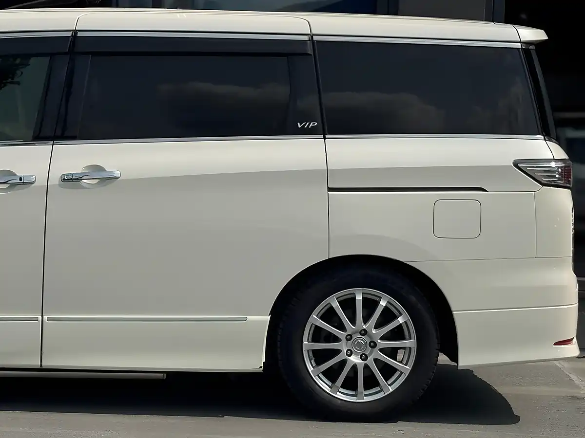 Used 2014 Nissan Elgrand Exclusive Vip White - Interior and Exterior details 6