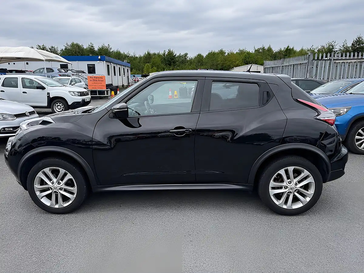 Used 2014 Nissan Juke Acenta Premium Black - Interior and Exterior details 8