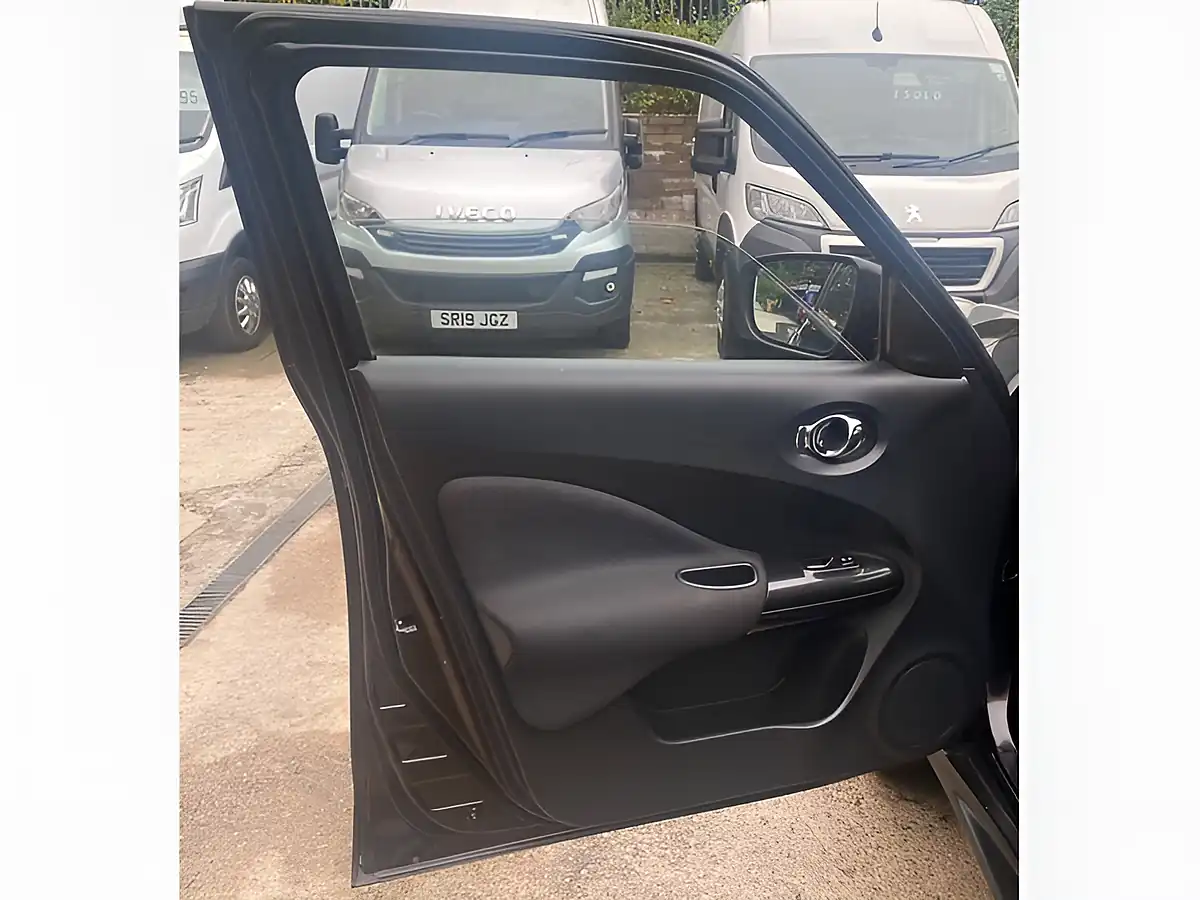 Used 2014 Nissan Juke Acenta Premium Black - Interior and Exterior details 16