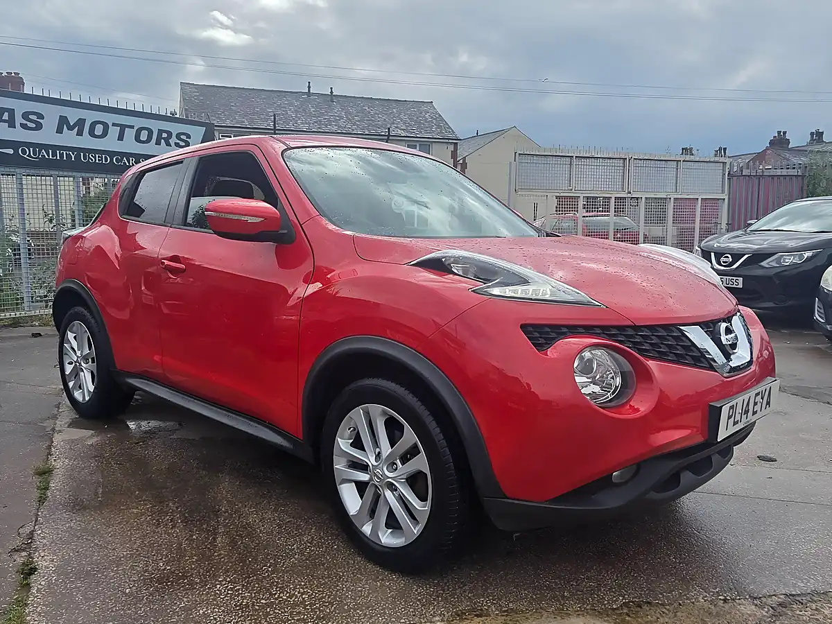 Used 2014 Nissan Juke Acenta Premium Red - Front View
