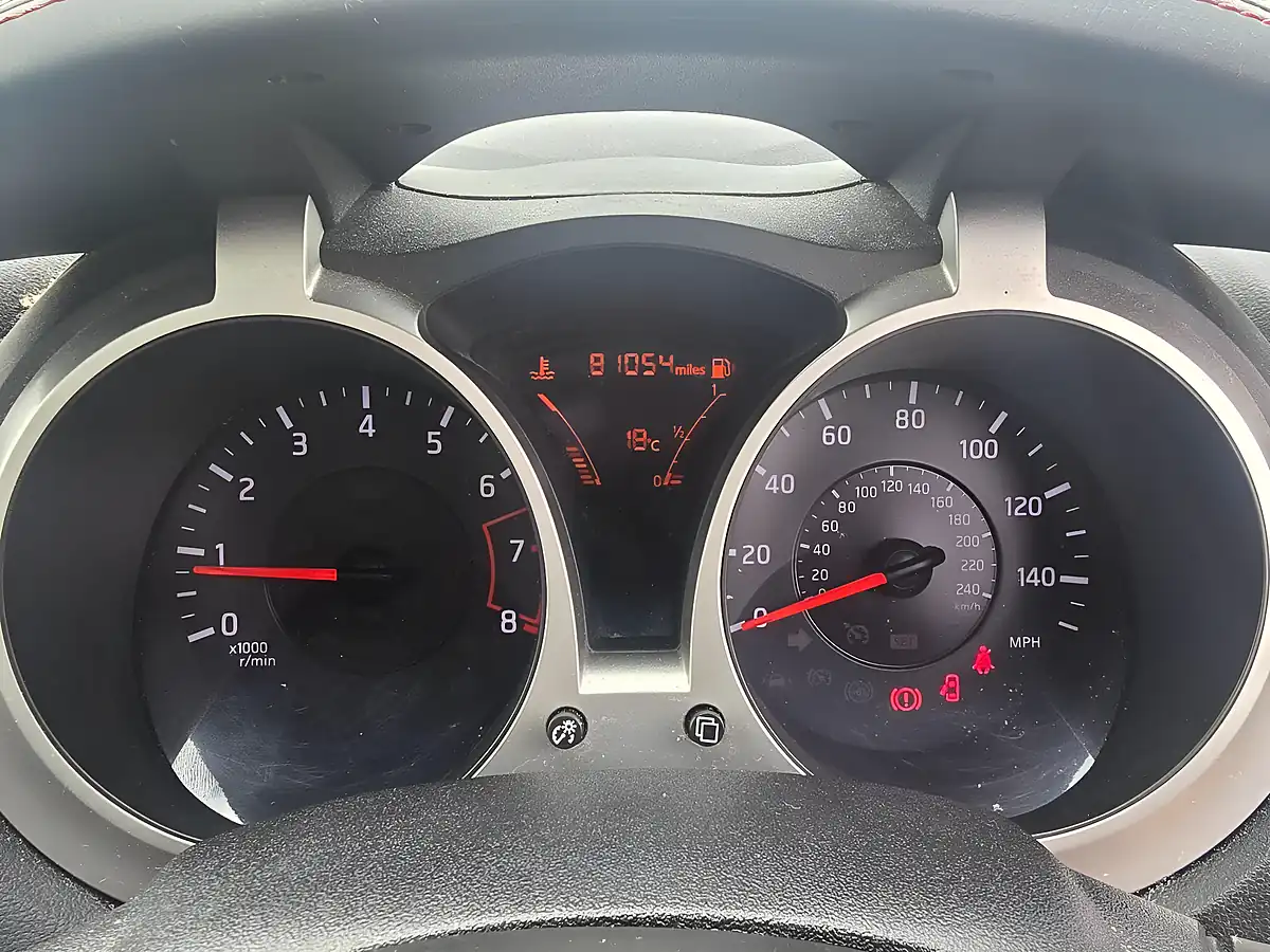 Used 2014 Nissan Juke Acenta Premium Red - Interior and Exterior details 10