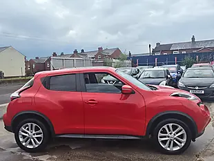 Used 2014 Nissan Juke Acenta Premium Red - Interior and Exterior details 8