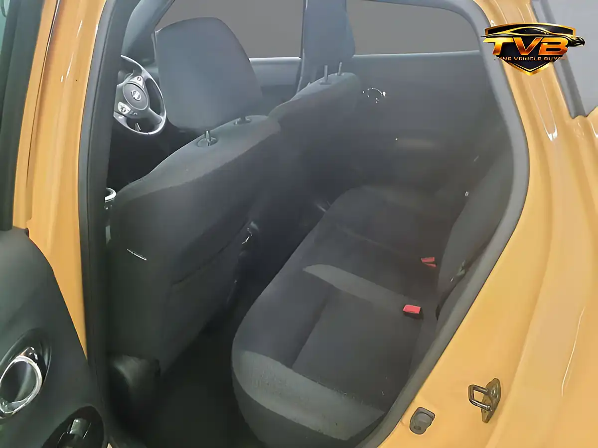 Used 2014 Nissan Juke Acenta Premium Sunlight Yellow - Interior and Exterior details 10