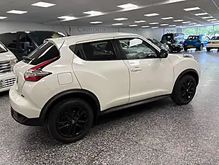 Used 2014 Nissan Juke Acenta Premium White - Interior and Exterior details 11