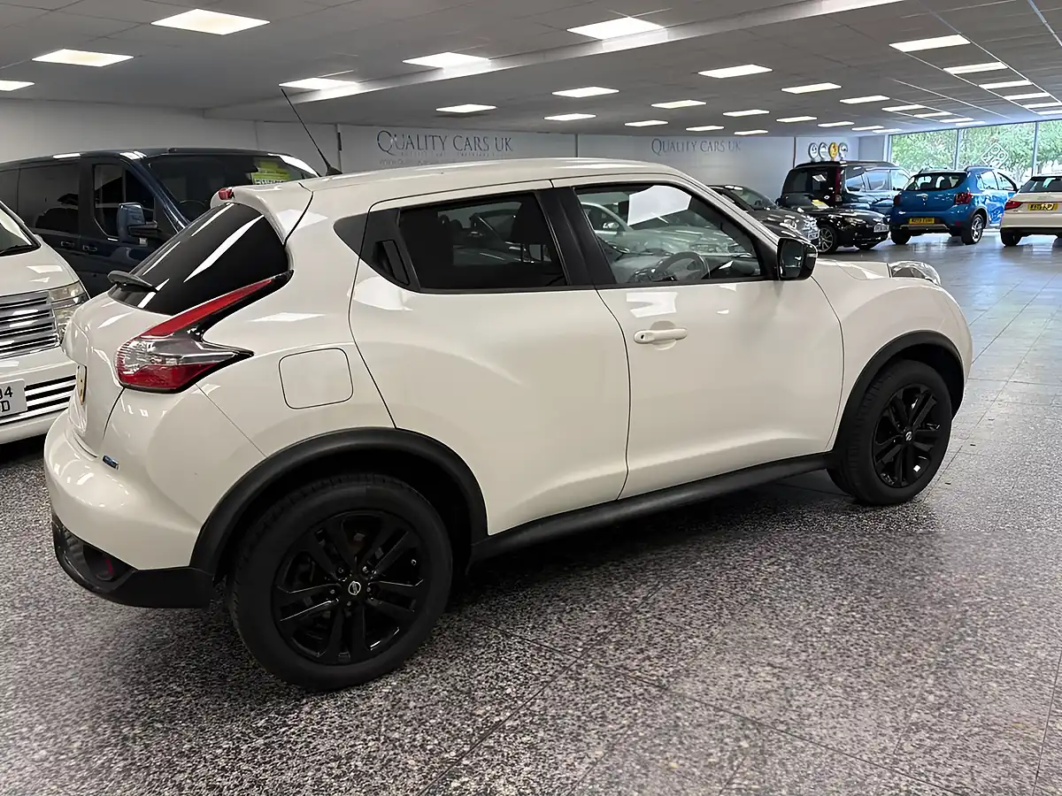 Used 2014 Nissan Juke Acenta Premium White - Interior and Exterior details 11