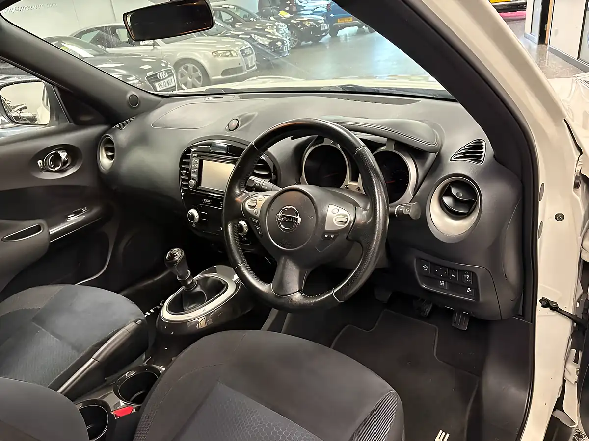 Used 2014 Nissan Juke Acenta Premium White - Interior and Exterior details 16