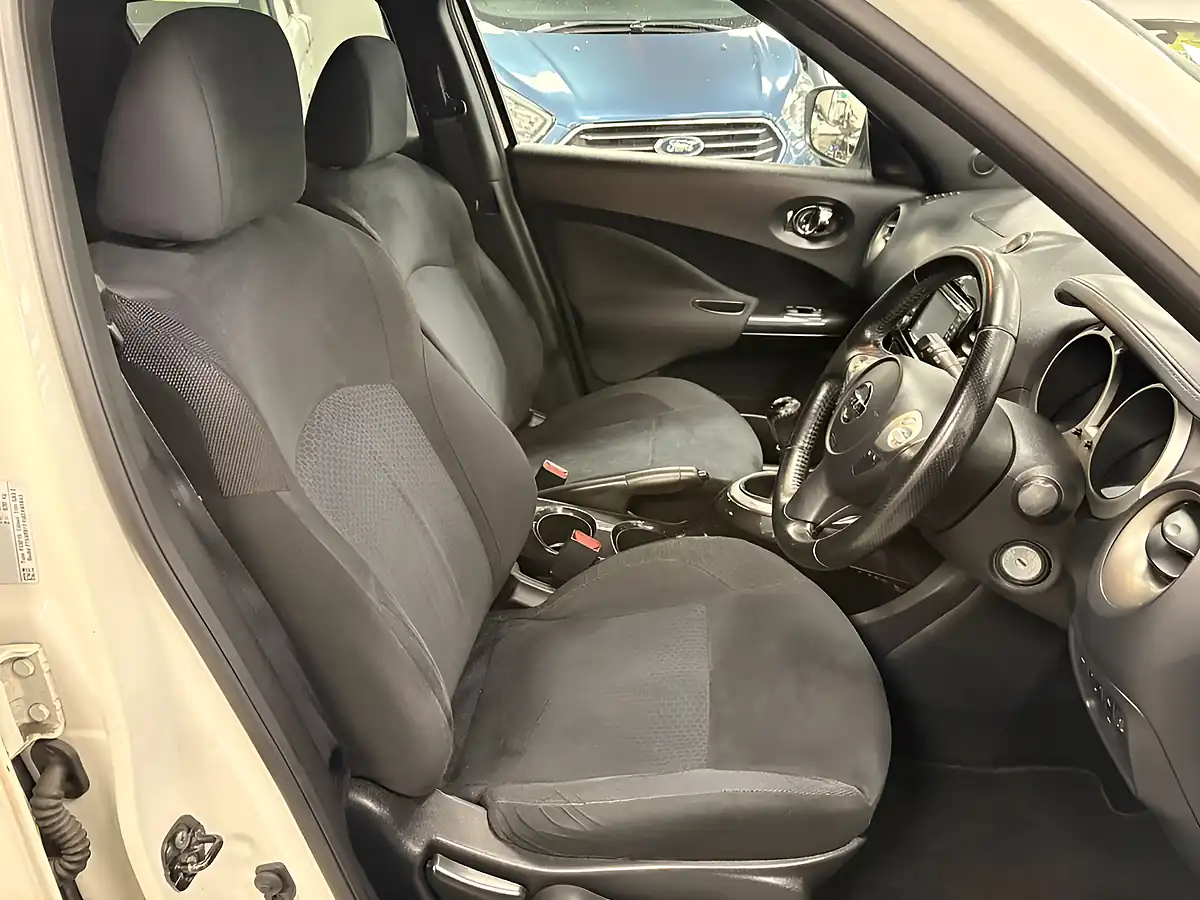 Used 2014 Nissan Juke Acenta Premium White - Interior and Exterior details 17