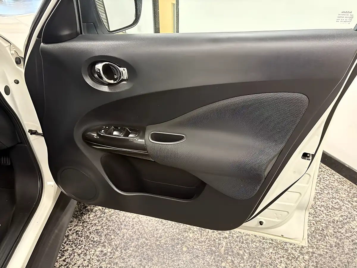 Used 2014 Nissan Juke Acenta Premium White - Interior and Exterior details 18